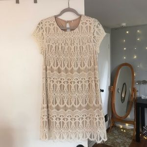 Lace midi cap-sleeved dress
